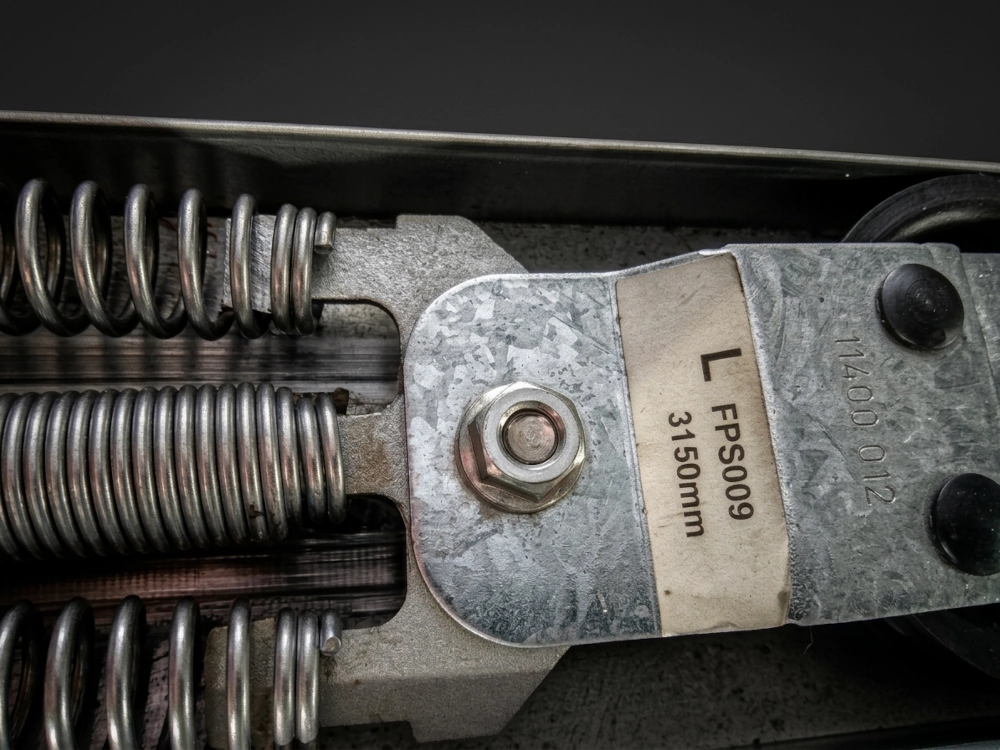 Novoferm horizontal tension spring with metal
            roller bracket